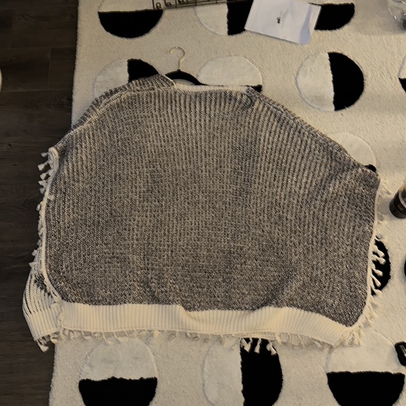 Anthropology Shall with detail in front. Excellent condition - Picture 3 of 3